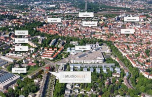 Luftaufnahme von Augsburg mit Standort der Studentenwohnanlage studiosus 5 sowie Lage von u.a. Hochschule und Universität, Bahnhof, Augsburger Zentrum, City-Galerie, Hotelturm